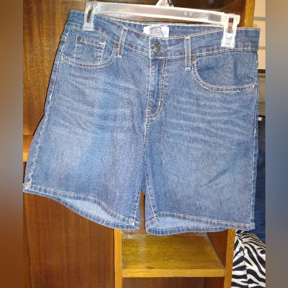 Signature Levi's Strauss denim shorts size 10